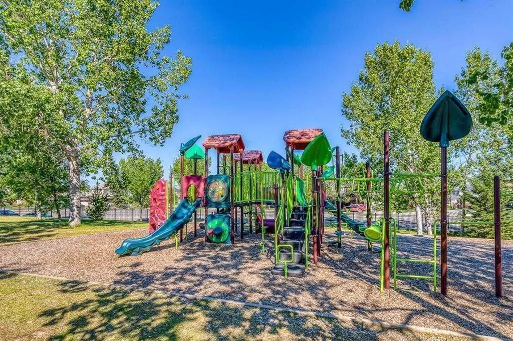 15 Chaparral Crescent SE