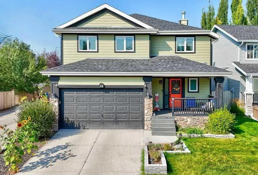 15 Chaparral Crescent SE