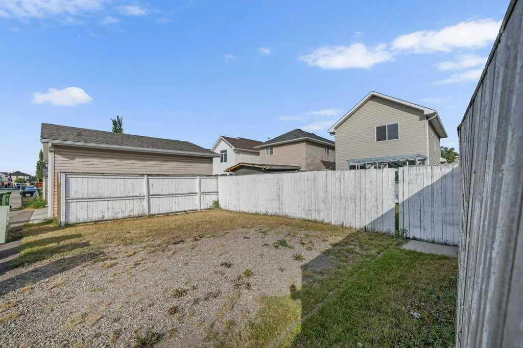 204 Tarington Close NE
