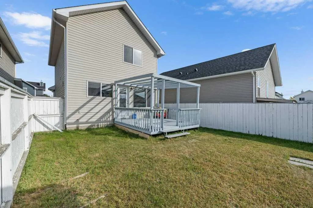 204 Tarington Close NE