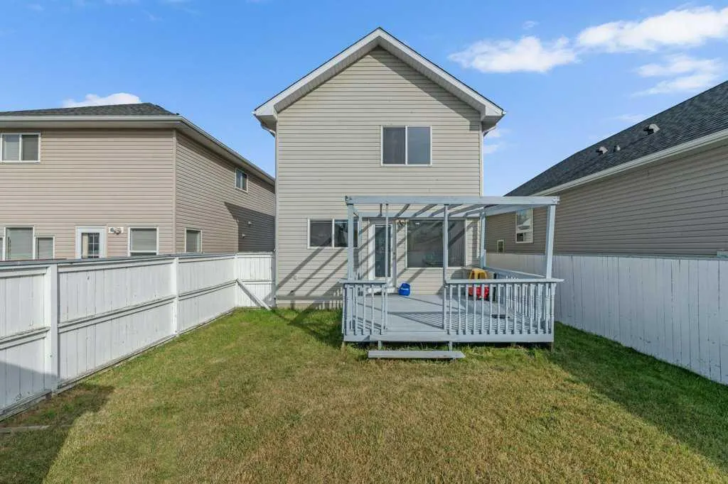 204 Tarington Close NE
