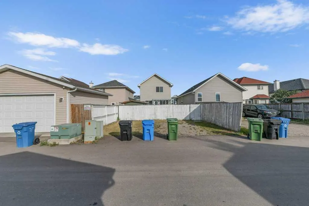 204 Tarington Close NE