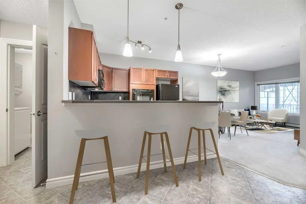 60 Royal Oak Plaza NW, #127