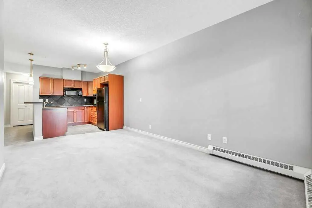 60 Royal Oak Plaza NW, #127