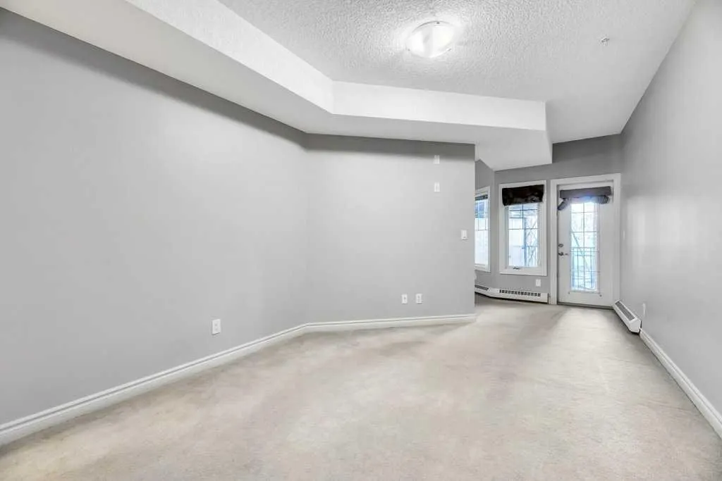 60 Royal Oak Plaza NW, #127