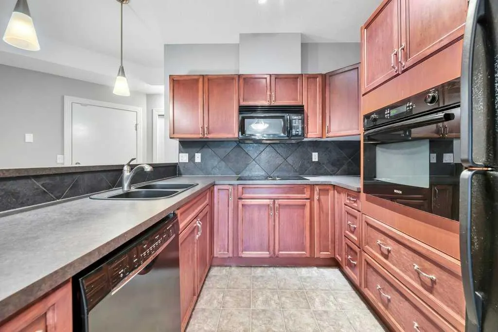 60 Royal Oak Plaza NW, #127