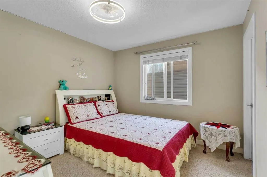 41 Saddlelake Green NE