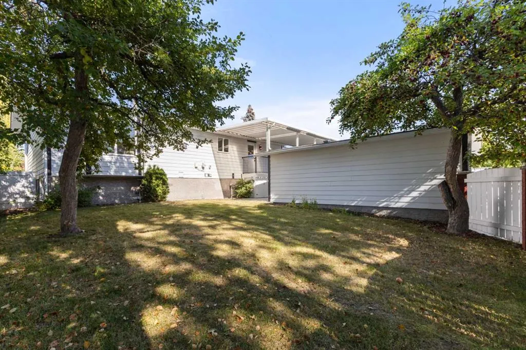 10616 Mapleglen Crescent SE