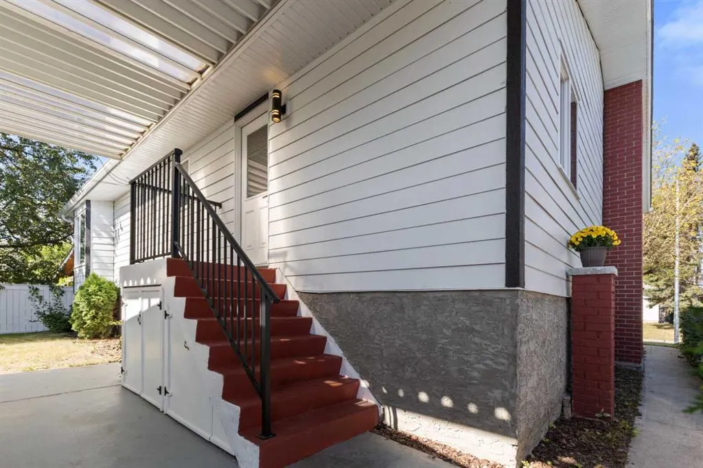 10616 Mapleglen Crescent SE
