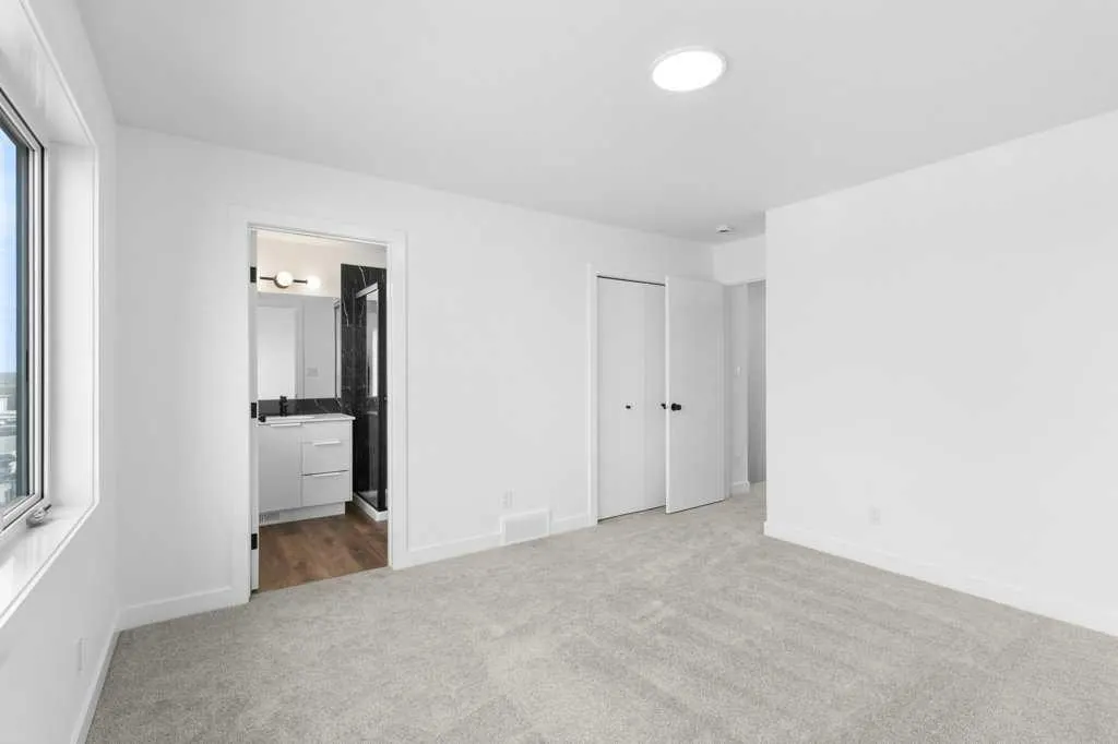 12 Violet Point