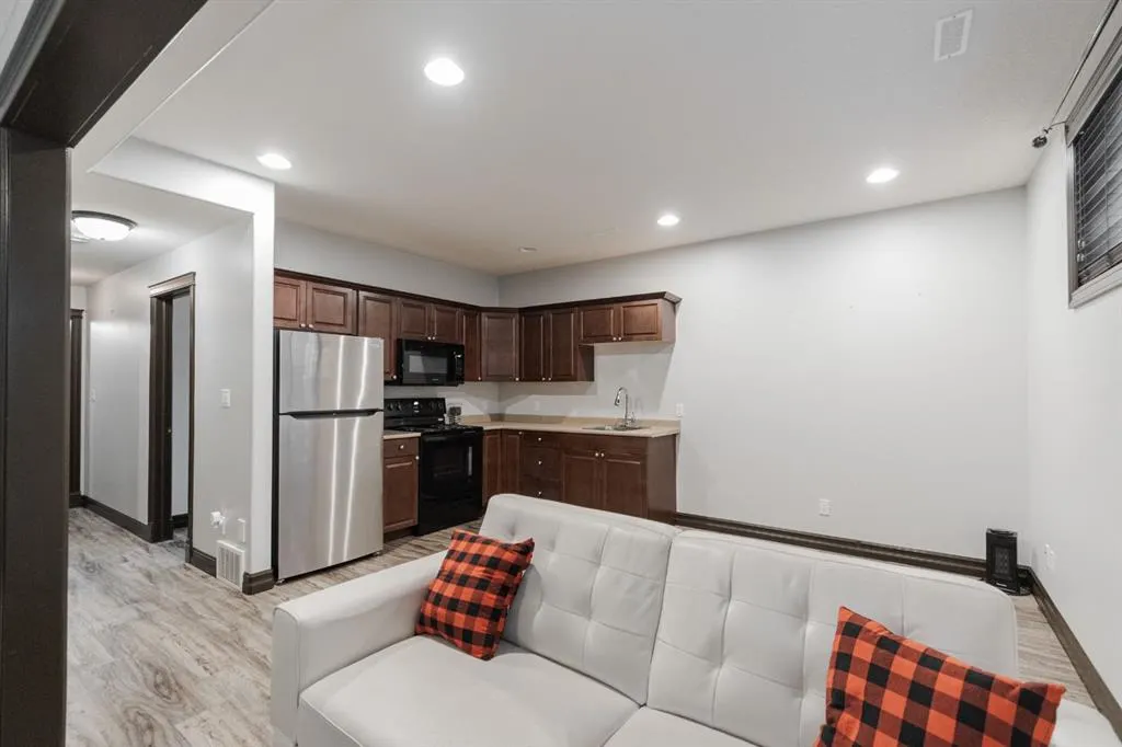 161 Lynx Crescent