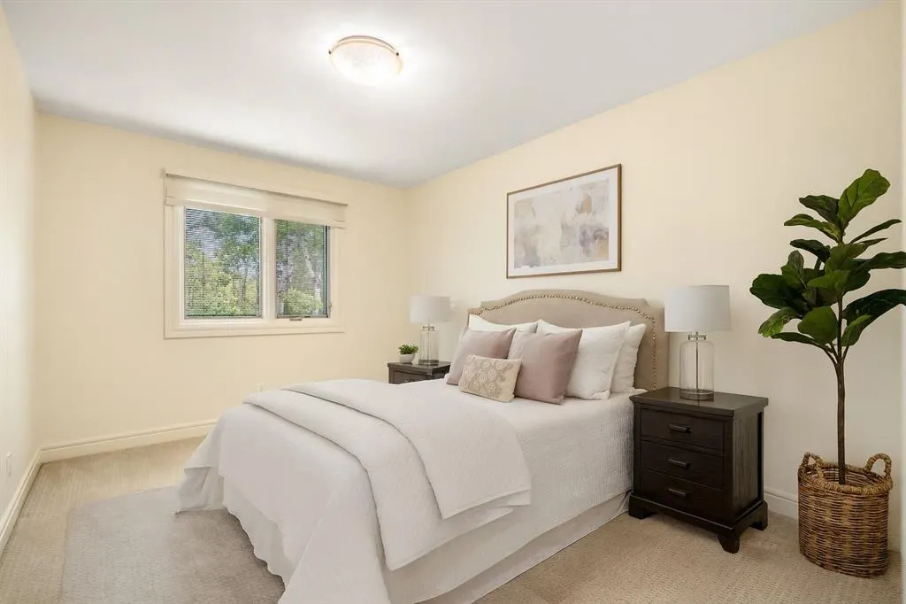 36 Baycrest Place SW