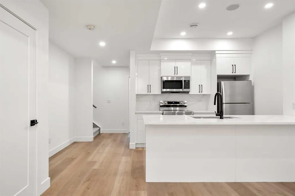 2503 20 Street SW
