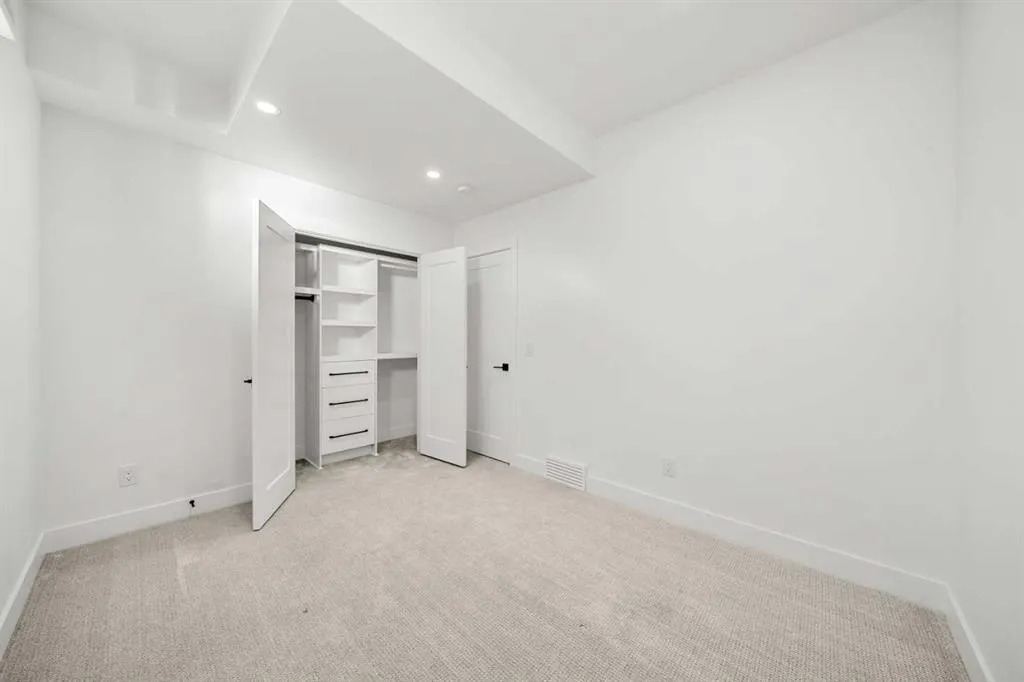 2503 20 Street SW