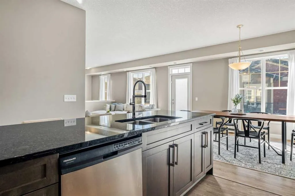 310 Cranford Walk SE