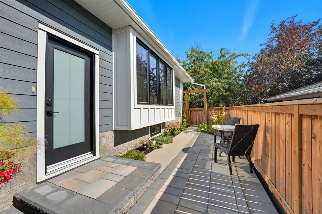 7 Roselake Street NW