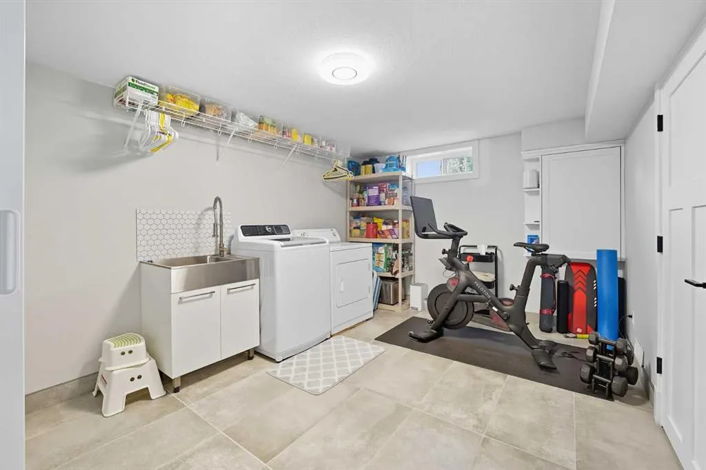 7 Roselake Street NW