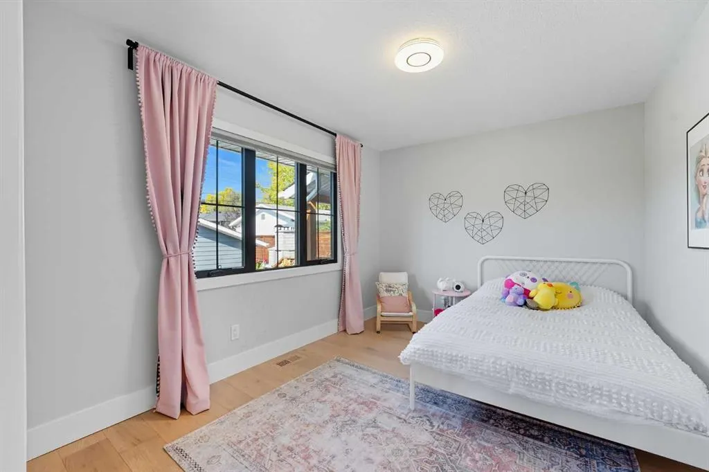7 Roselake Street NW