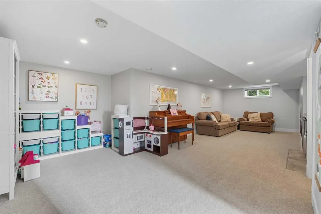 7 Roselake Street NW