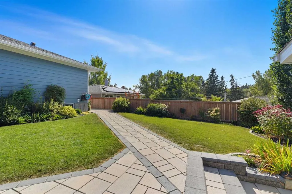 7 Roselake Street NW
