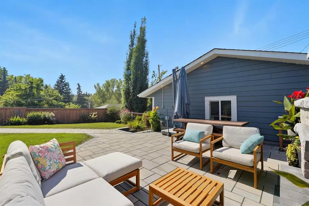 7 Roselake Street NW