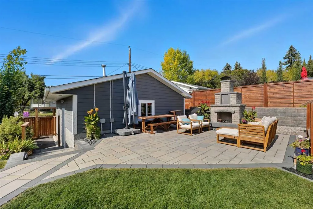 7 Roselake Street NW