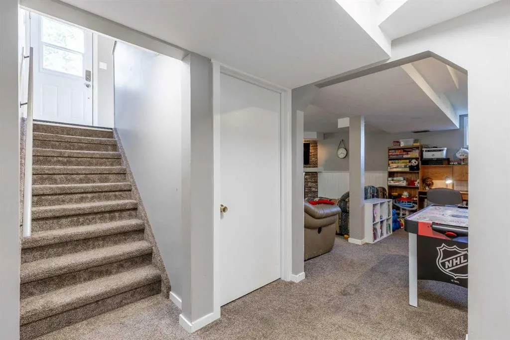 67 Laval Boulevard W