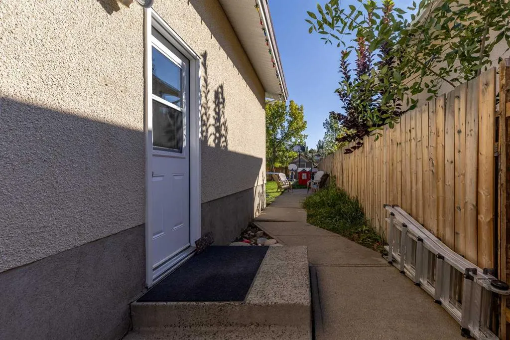 67 Laval Boulevard W