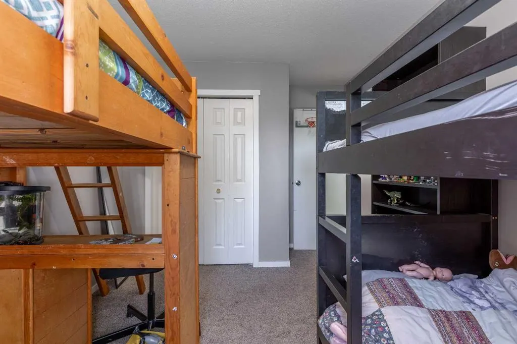 67 Laval Boulevard W