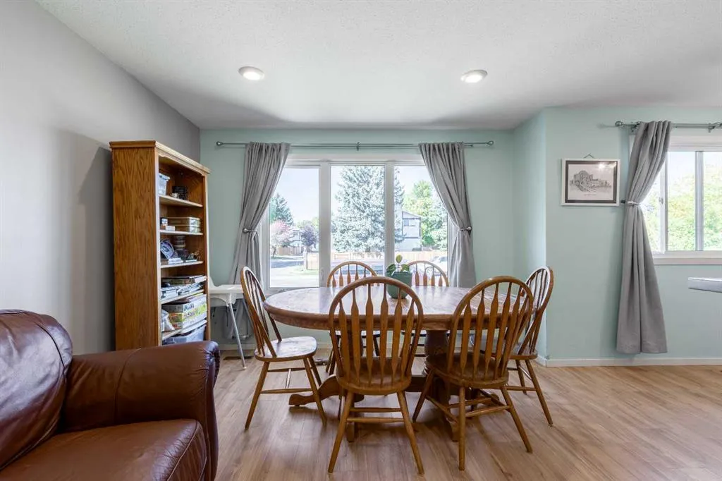 67 Laval Boulevard W