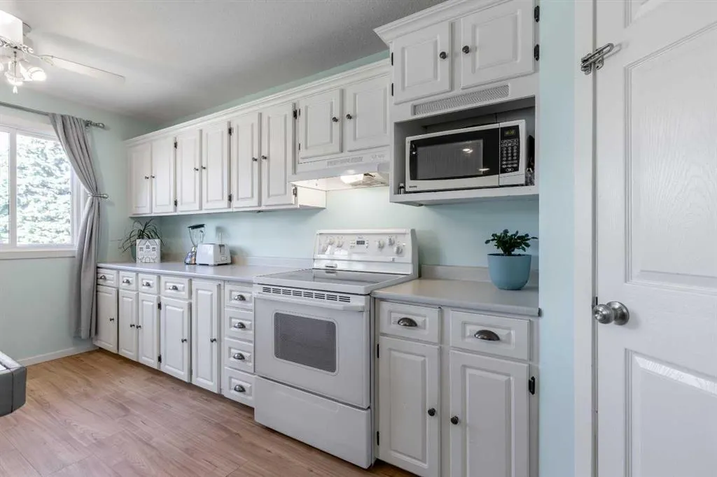 67 Laval Boulevard W