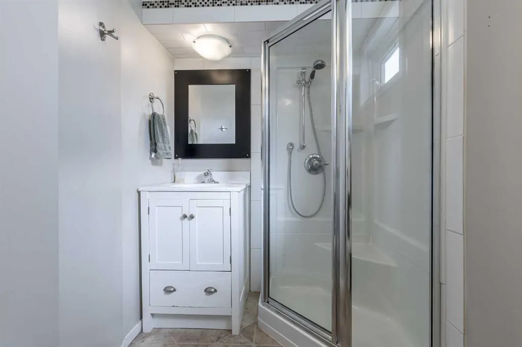 67 Laval Boulevard W