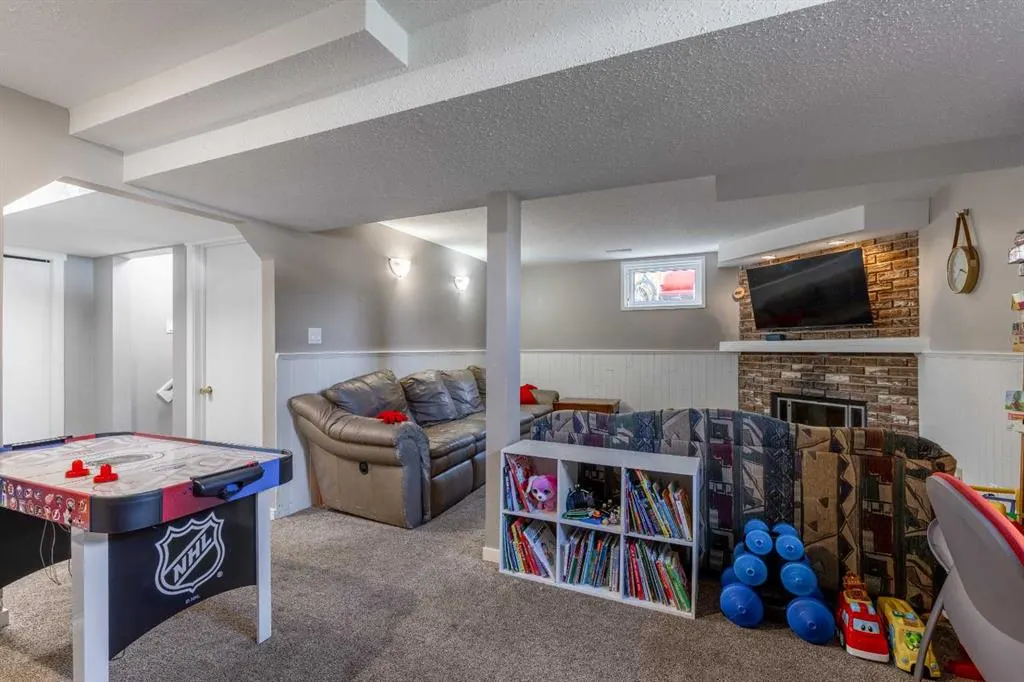 67 Laval Boulevard W