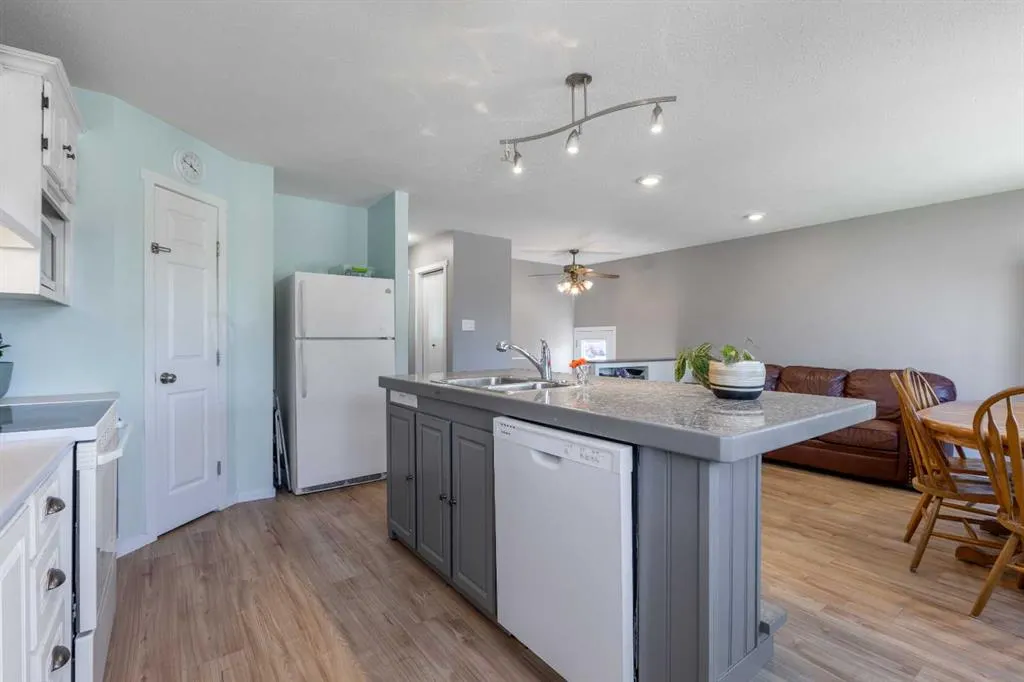 67 Laval Boulevard W