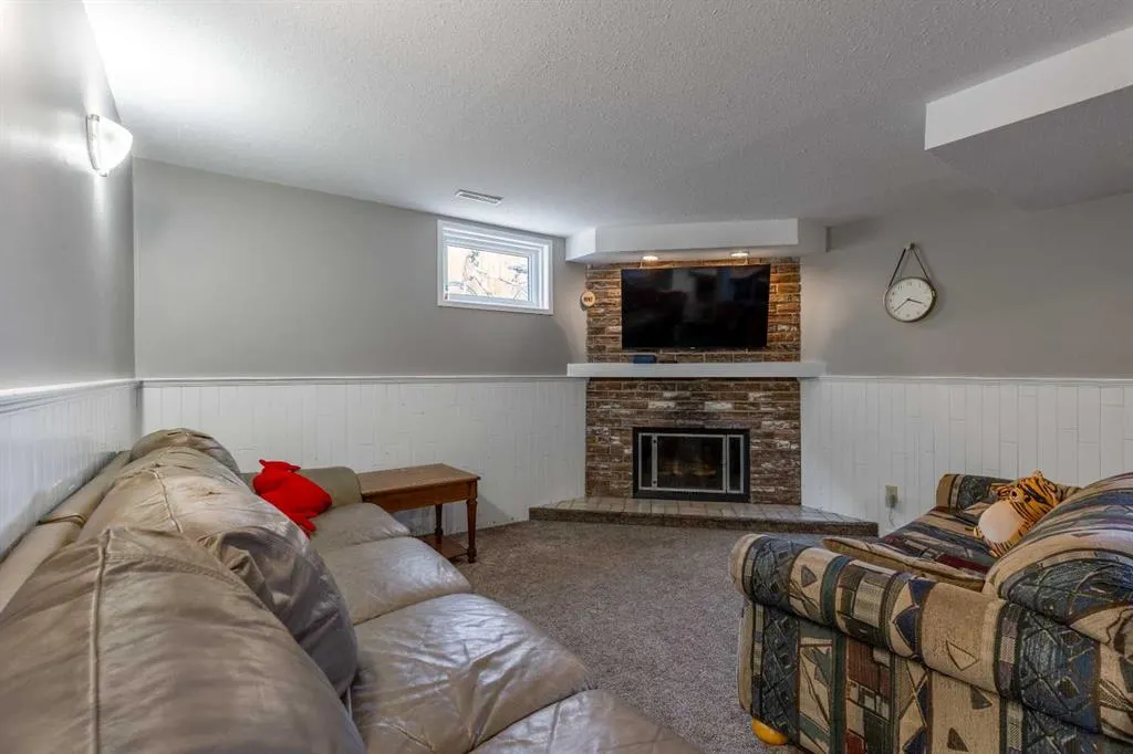 67 Laval Boulevard W