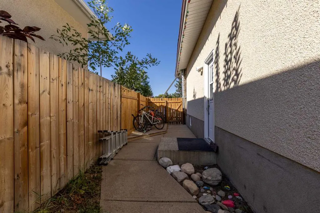 67 Laval Boulevard W
