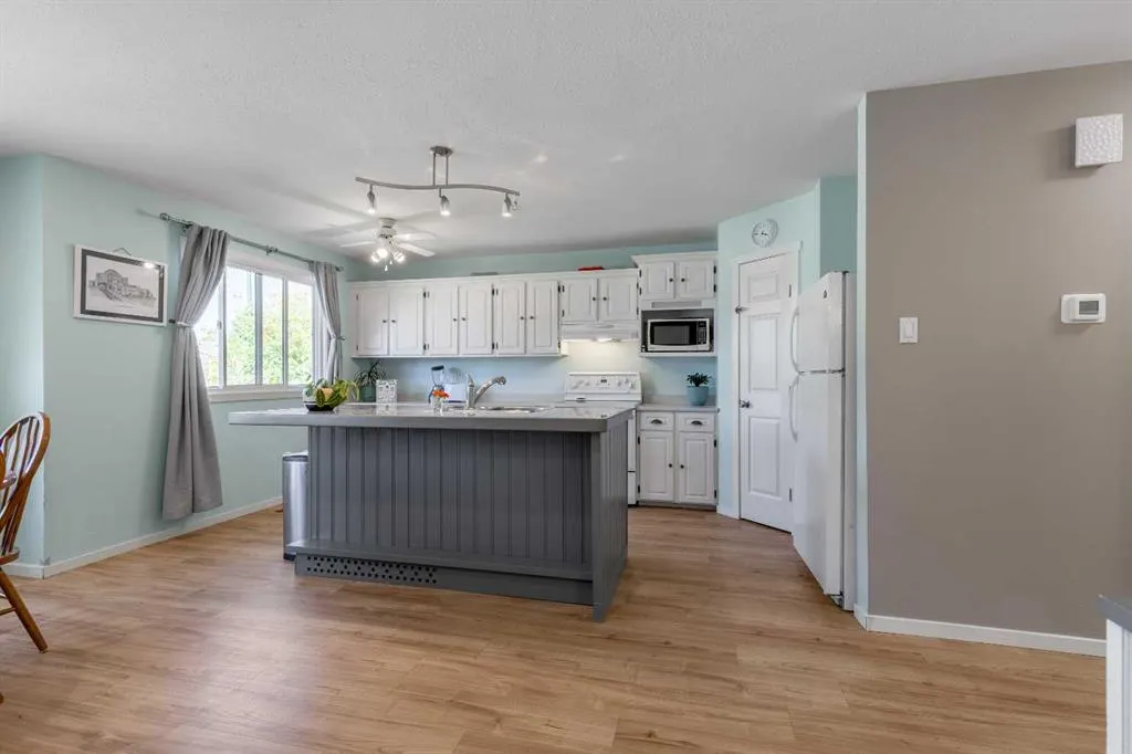 67 Laval Boulevard W