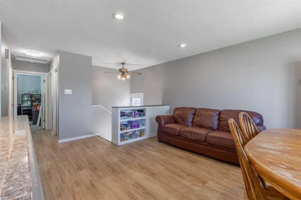 67 Laval Boulevard W