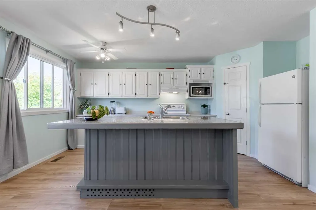 67 Laval Boulevard W