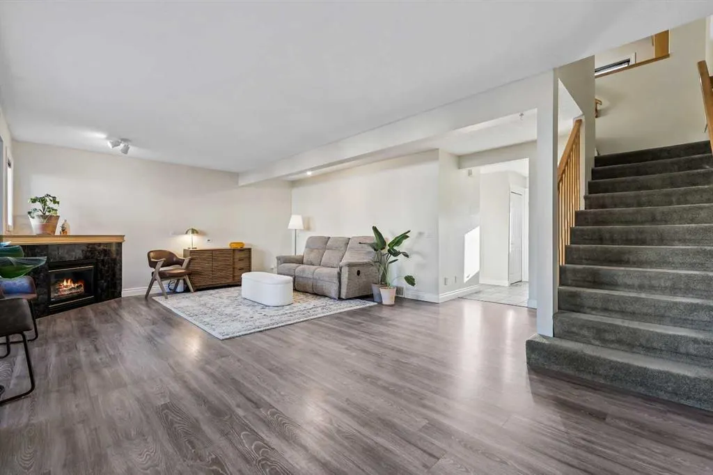 392 Killarney Glen Court SW
