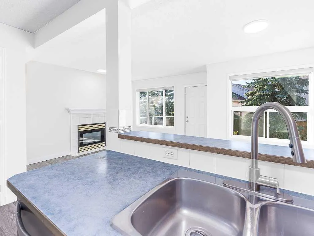 100 Catalina Circle NE