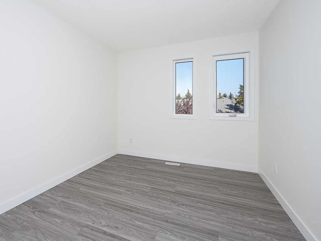 100 Catalina Circle NE