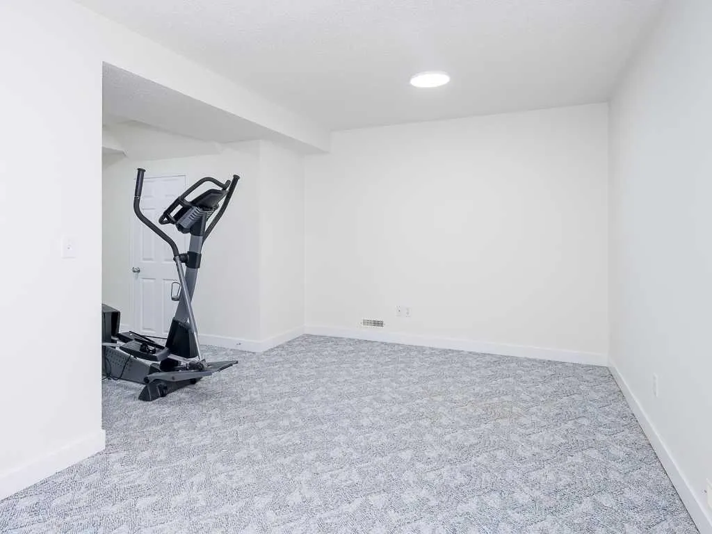 100 Catalina Circle NE
