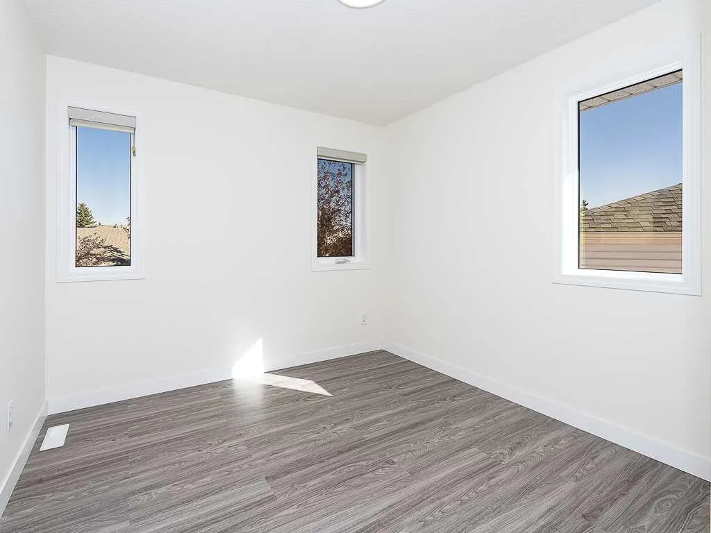 100 Catalina Circle NE