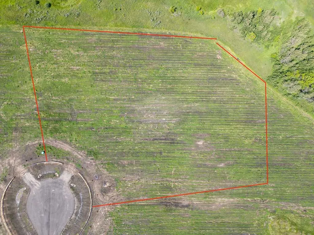 Lot 1 32 Street W