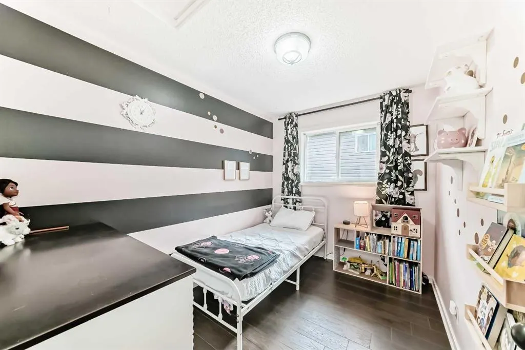 12 Taraglen Road NE