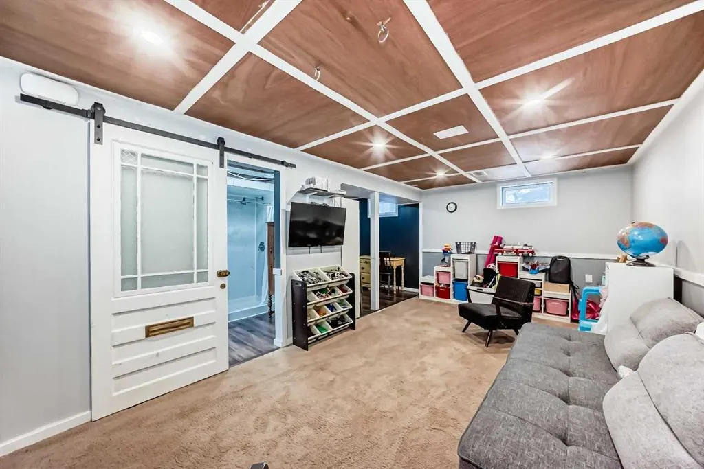 12 Taraglen Road NE