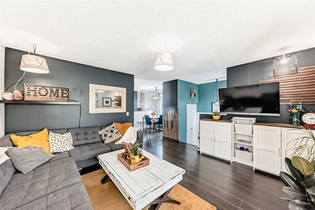 12 Taraglen Road NE