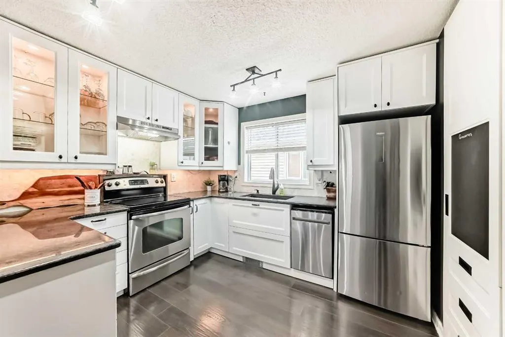 12 Taraglen Road NE