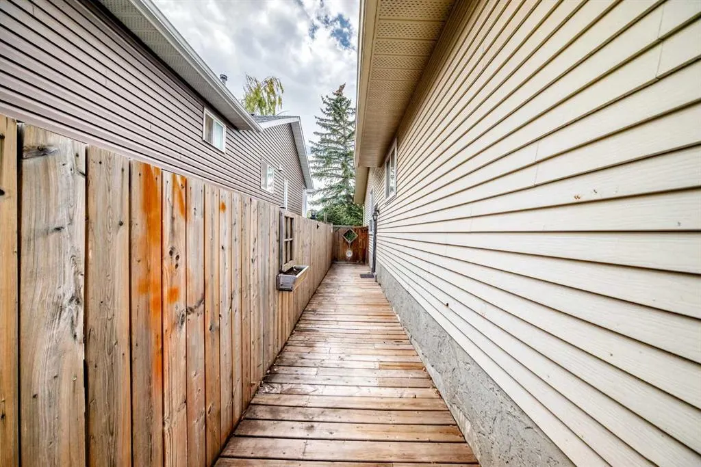 12 Taraglen Road NE
